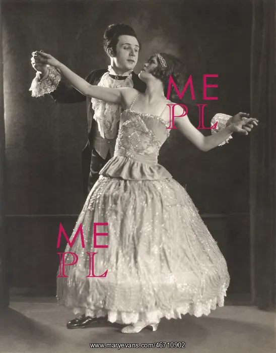 : Ballroom dancers : Ballroom dancers