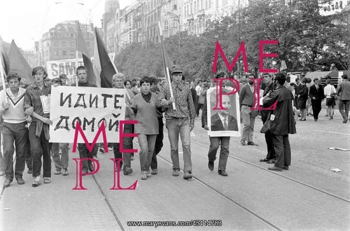: Banner - protesters - Wenceslas Square - Prague : Banner - protesters - Wenceslas Square - Prague