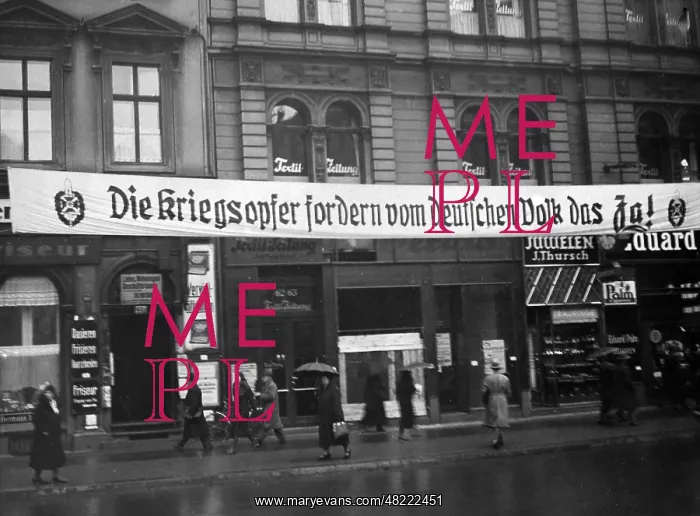 : Banner on Spittelmarkt for the referendum on the Head of : Banner on Spittelmarkt for the referendum on the Head of