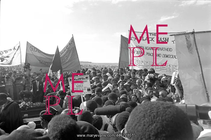: Banners, coffins, crowd at the gravesites of the Cradock : Banners, coffins, crowd at the gravesites of the Cradock