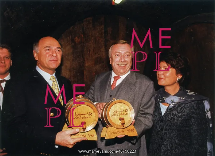 : Baptism of wine with Michael Haupl and Erwin Proll : Baptism of wine with Michael Haupl and Erwin Proll