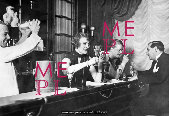  : At the bar, 20ies