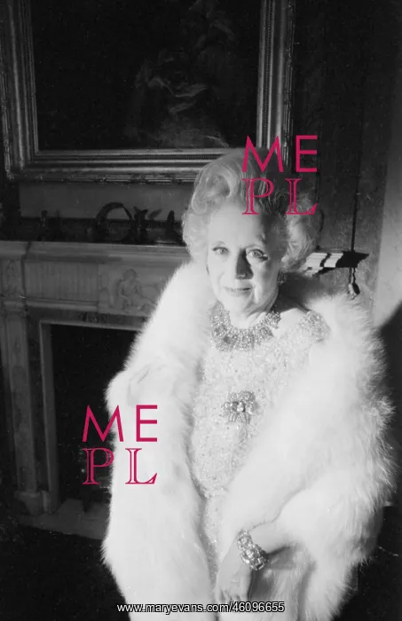 : Barbara Cartland - Novelist : Barbara Cartland - Novelist