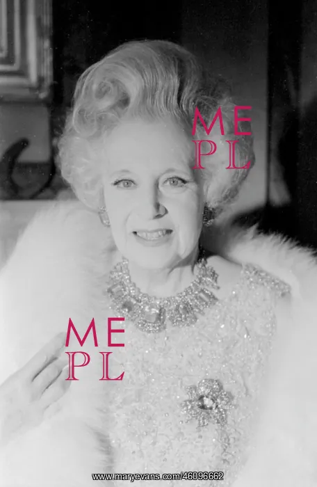 : Barbara Cartland - Novelist : Barbara Cartland - Novelist