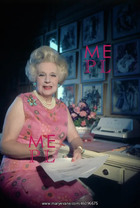 : Barbara Cartland - Novelist : Barbara Cartland - Novelist