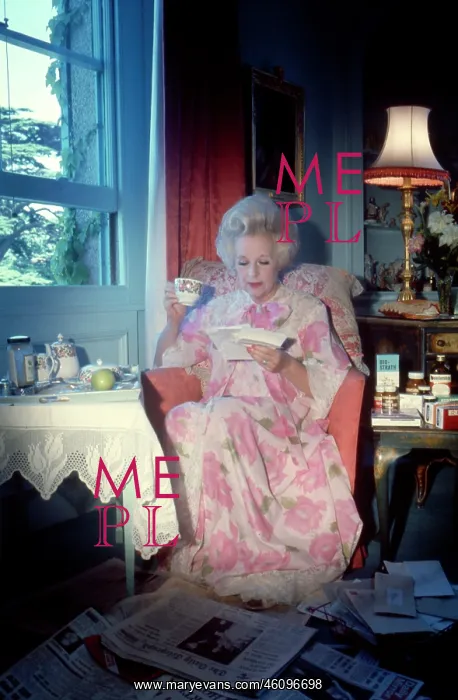: Barbara Cartland - Novelist : Barbara Cartland - Novelist