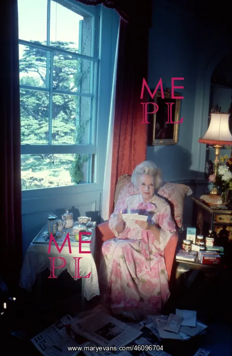 : Barbara Cartland - Novelist : Barbara Cartland - Novelist