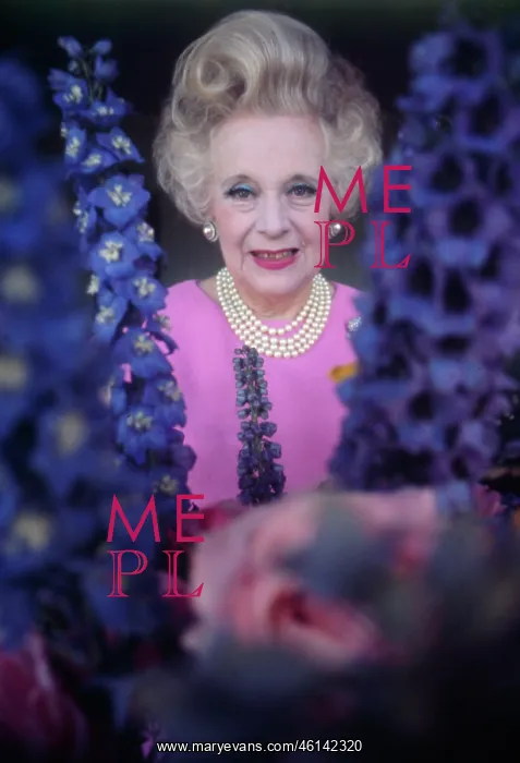 : Barbara Cartland - Novelist : Barbara Cartland - Novelist