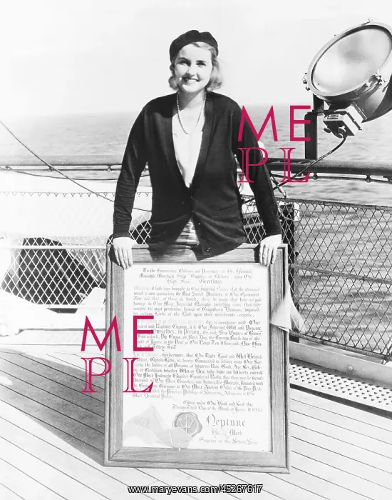: Barbara Hutton, Woolworth heiress, on the deck : Barbara Hutton, Woolworth heiress, on the deck