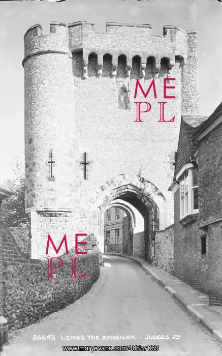 : The Barbican in Lexes : The Barbican in Lexes