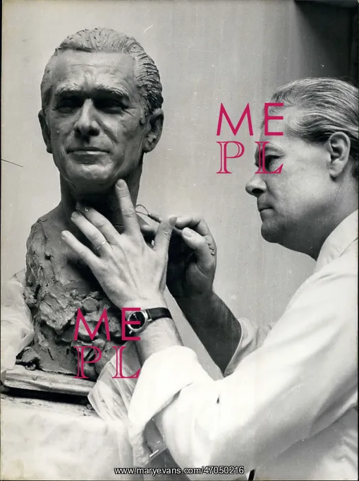 : Barbieri, sculptor, Chaban Delmas bust, Grevin Museum : Barbieri, sculptor, Chaban Delmas bust, Grevin Museum