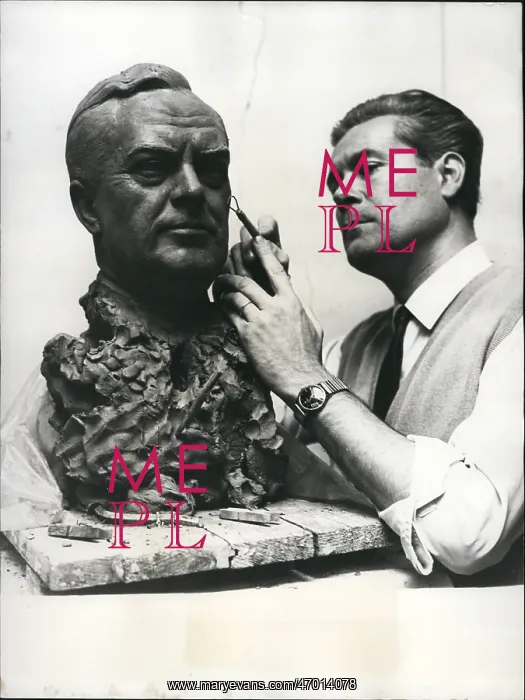 : Barbieri, sculptor, Harold Wilson bust, Grevin Museum : Barbieri, sculptor, Harold Wilson bust, Grevin Museum