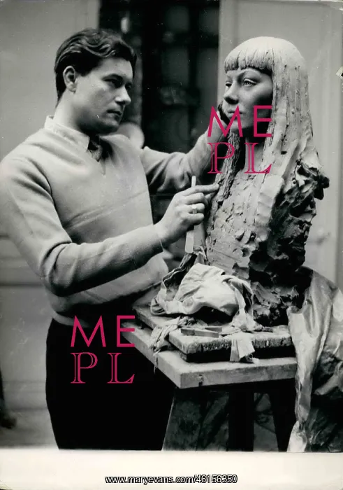 : Barbieri, sculptor, Juliette Greco bust, Grevin Museum : Barbieri, sculptor, Juliette Greco bust, Grevin Museum