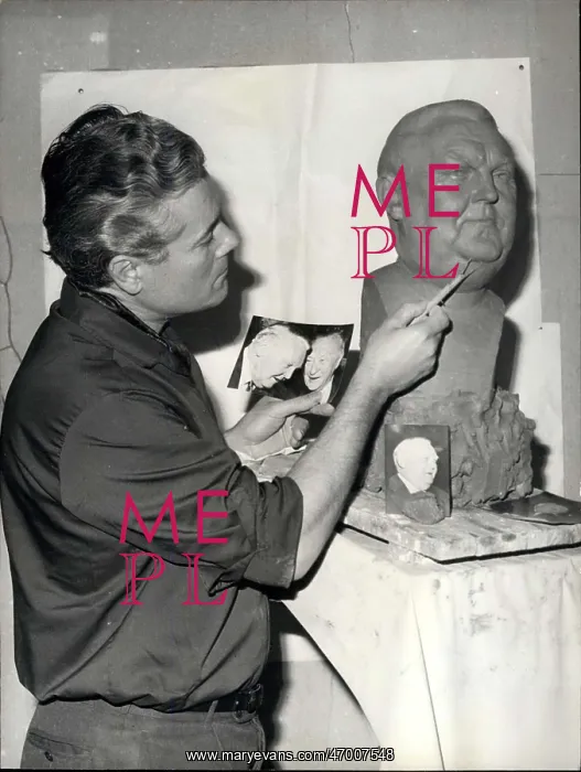 : Barbieri, sculptor, Ludwig Erhard bust, Grevin Museum : Barbieri, sculptor, Ludwig Erhard bust, Grevin Museum