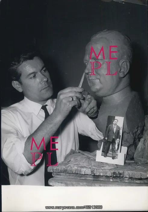 : Barbieri, sculptor, Robert Lacoste bust, Grevin Museum : Barbieri, sculptor, Robert Lacoste bust, Grevin Museum