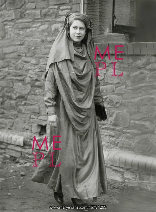 : Bardic Robes - National Eisteddfod Mountain Ash, Glamorgan : Bardic Robes - National Eisteddfod Mountain Ash, Glamorgan