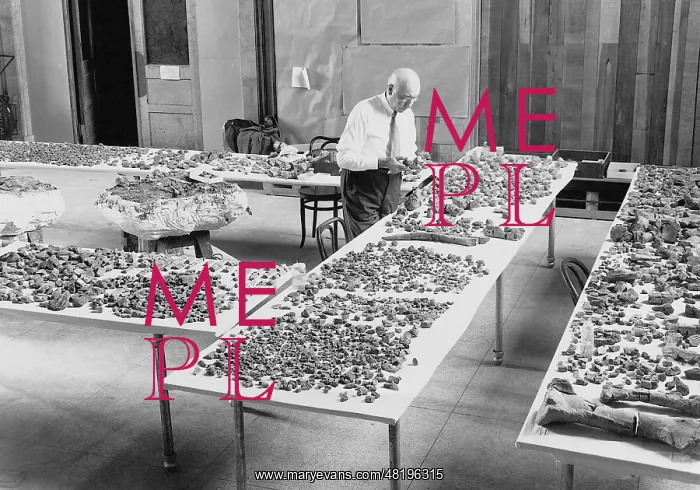 : Barnum Brown with a fossils, 1933 : Barnum Brown with a fossils, 1933