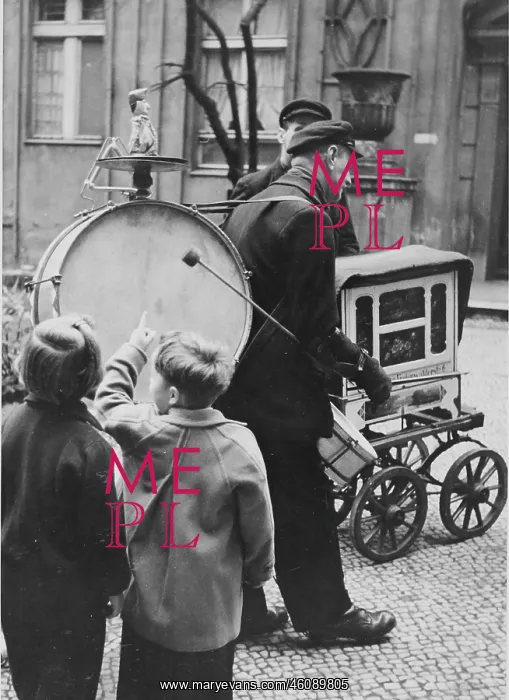 : Barrel organ player in a backyard. 7th November : Barrel organ player in a backyard. 7th November