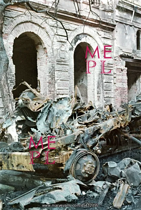 : Barricade - bus - protest - confrontation - conflict : Barricade - bus - protest - confrontation - conflict