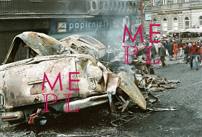 : Barricade - bus - protest - confrontation - conflict : Barricade - bus - protest - confrontation - conflict
