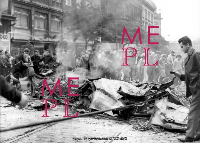 : Barricade - bus - protest - confrontation - conflict : Barricade - bus - protest - confrontation - conflict