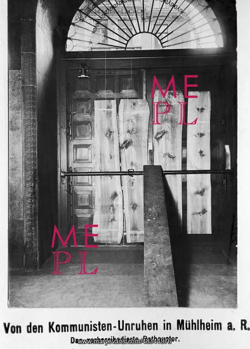 : Barricaded Rathaustor, 1920 : Barricaded Rathaustor, 1920