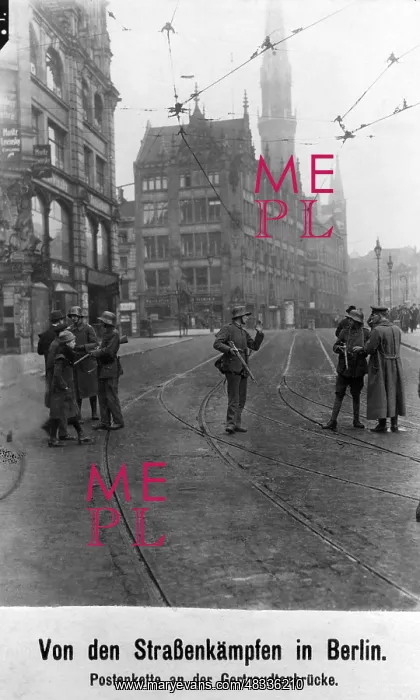 : Barrier in front of the Gertrauden bridge in Berlin, 1919 : Barrier in front of the Gertrauden bridge in Berlin, 1919