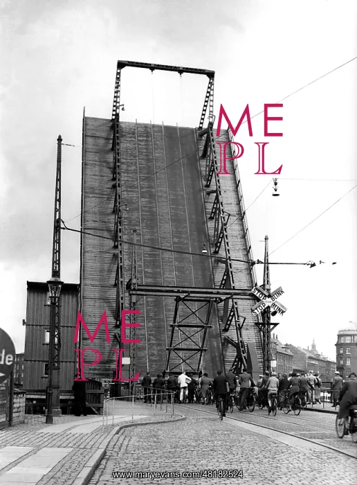 : Bascule bridge in Copenhagen, 1936 : Bascule bridge in Copenhagen, 1936