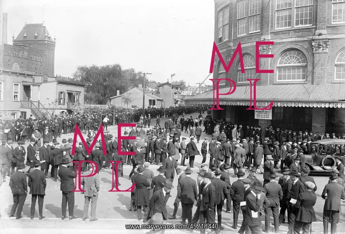 : Baseball. Crowds at Ebbets Field, Brooklyn, ? : Baseball. Crowds at Ebbets Field, Brooklyn, ?
