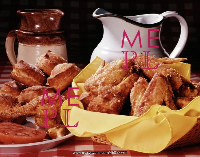 : Basket of Fried Chicken Plate of Cornbread Biscuits : Basket of Fried Chicken Plate of Cornbread Biscuits