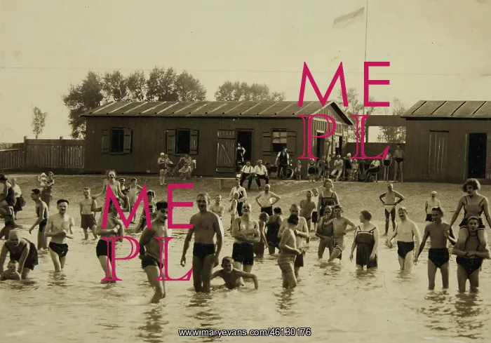 : Bathers in the Invalidenbad Kaisermuhlen : Bathers in the Invalidenbad Kaisermuhlen