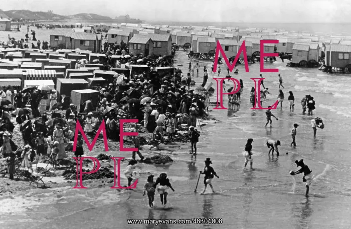 : Bathers at the Nordsee beach in Ostend, 1910 : Bathers at the Nordsee beach in Ostend, 1910