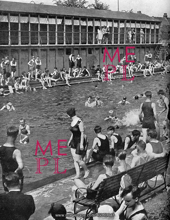 : Bathers at the Open Air Baths in Chiswick : Bathers at the Open Air Baths in Chiswick