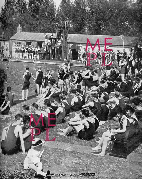 : Bathers at the Open Air Baths in Chiswick : Bathers at the Open Air Baths in Chiswick