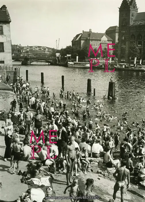 : Bathers at the Spree in Berlin, 1932 : Bathers at the Spree in Berlin, 1932
