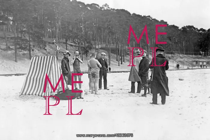  : Bathers at the Wannsee beach, around 1900