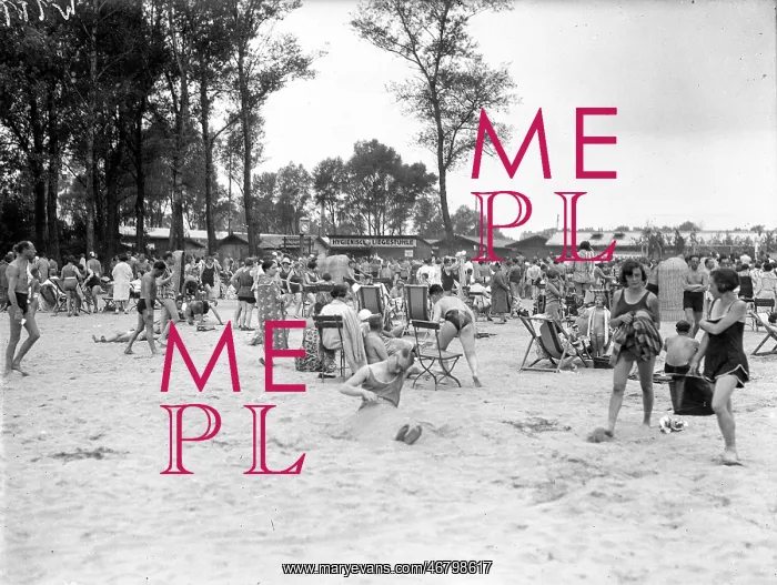 : Bathing beach in Vienna's Gansehaufel : Bathing beach in Vienna's Gansehaufel
