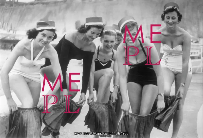  : BATHING BEAUTIES