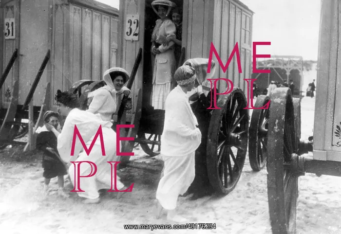 : Bathing car in Norderney, 1909 : Bathing car in Norderney, 1909