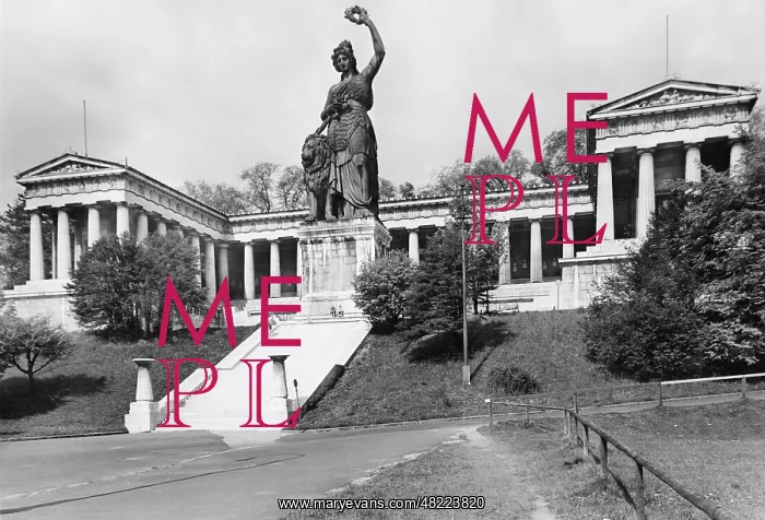 : Bavaria and the Ruhmeshalle in Munich : Bavaria and the Ruhmeshalle in Munich