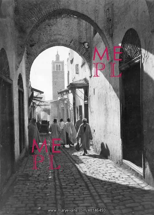 : The bazaar El Belat in Tunis, 1930 : The bazaar El Belat in Tunis, 1930