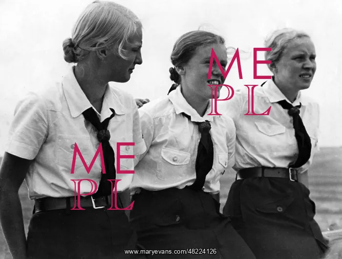 : BDM girls, 1930s : BDM girls, 1930s