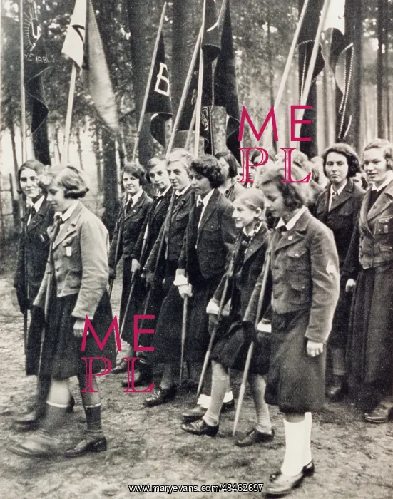 : BDM / GIRLS MARCHING : BDM / GIRLS MARCHING
