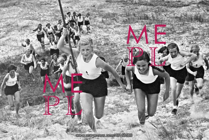 : BDM girls during an outing, 1937 : BDM girls during an outing, 1937
