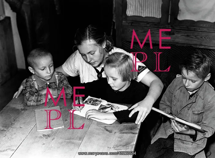 : BDM leader as child care worker, 1940 : BDM leader as child care worker, 1940