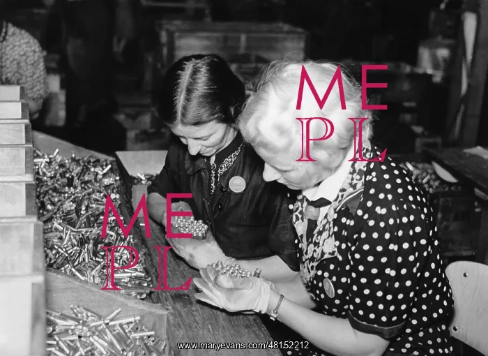: BDM leader and worker in a munitions factory, 1940 : BDM leader and worker in a munitions factory, 1940
