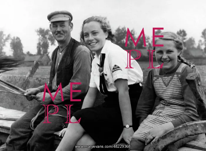 : BDM-members with farmers, 1940 : BDM-members with farmers, 1940