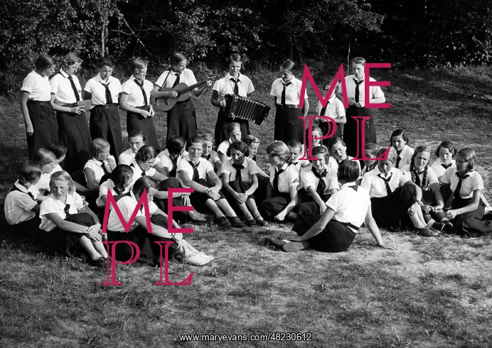 : BDM members singing together : BDM members singing together