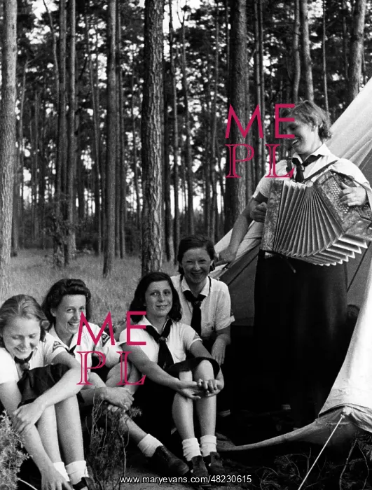 : BDM summer camp on Zeutschtsee, 1939 : BDM summer camp on Zeutschtsee, 1939