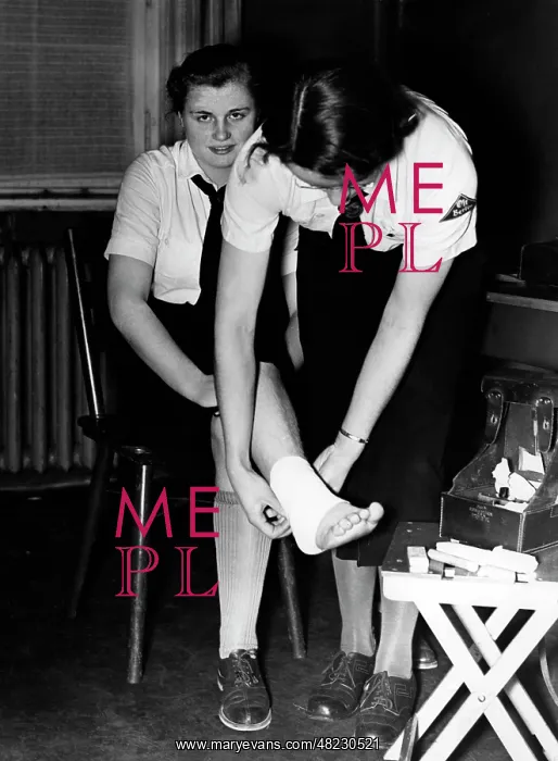 : BDM training for the health service, Berlin 1939 : BDM training for the health service, Berlin 1939